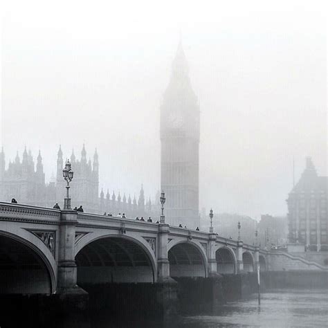 Photographer Captures Mystical Beauty of a Foggy London