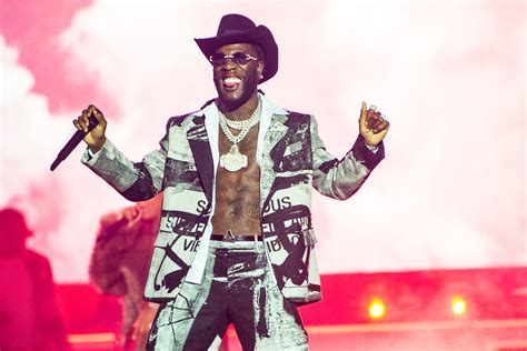 Burna Boy yegukanye MTV EMA Awards ahigitse T... - Inyarwanda.com