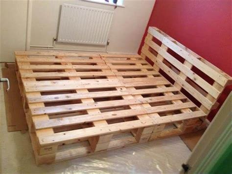 Beautiful DIY Pallet Bed | 99 Pallets