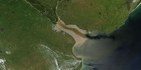 Argentina plans to adapt a corridor in the Río de la Plata to avoid Uruguayan waters. Global ...