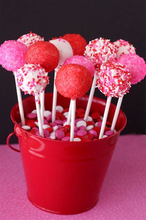 7 Valentine's Day Cake Pops - Savvy Sassy Moms