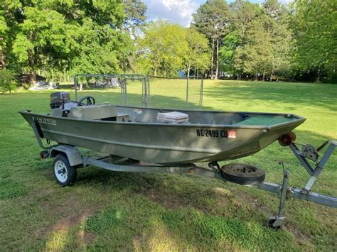 LOWE 14' jon boat...25hp Johnson...Galvanized trailer...w/ TITLES !! for Sale in Albemarle, NC ...