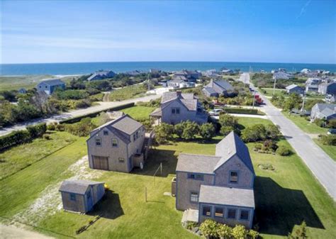 13 of the Best Nantucket Island Beaches and Map