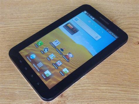 Samsung Galaxy Tab vs Apple iPad size-comparison photos - CNET