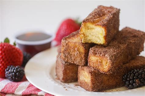 Easy French Toast Sticks {+VIDEO} | Lil' Luna