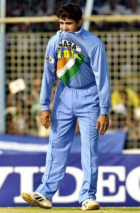 Sourav Ganguly has a bite of his shirt | ESPNcricinfo.com