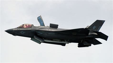 Video Shows F-35 Strike Fighter Crashing Into Ground In Texas, Pilot ...