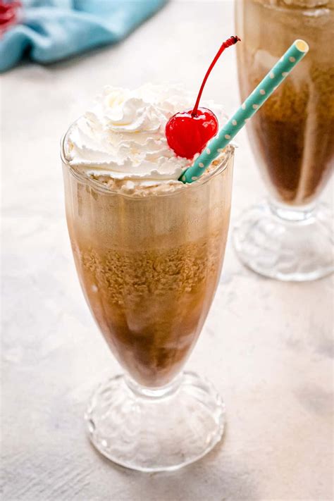 Best Root Beer Float Recipe - Julie's Eats & Treats