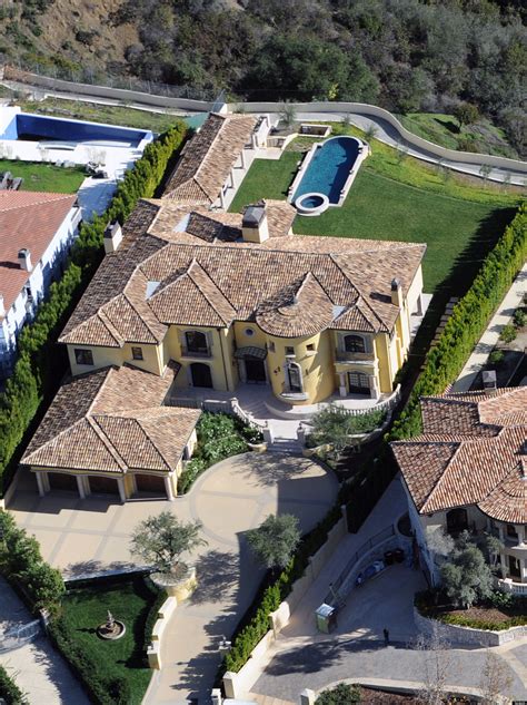 Kim Kardashian And Kanye West Splash Out On $11m Bel Air Mansion | HuffPost UK