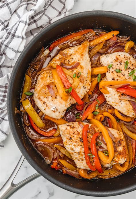 Chicken With Bell Peppers And Onions Recipe - The Dinner Bite