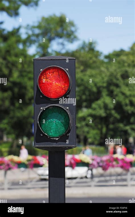 Red and green traffic light Stock Photo - Alamy