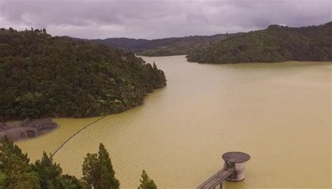 Aucklanders failing to meet water use limits | Newshub