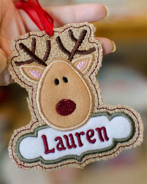 An in-the-hoop Christmas ornament for anyone -Machine Embroidery Geek