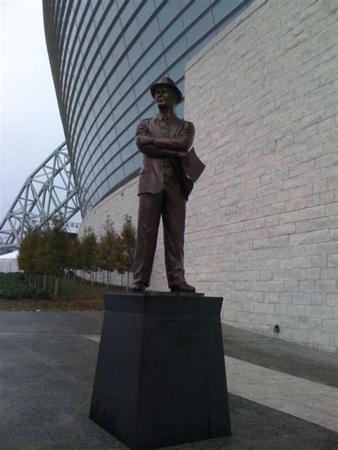 Tom Landry statue at Cowboys Stadium | Cowboys stadium, Tom landry ...