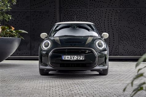 2023 Mini Electric Hatch Resolute Edition review | CarExpert