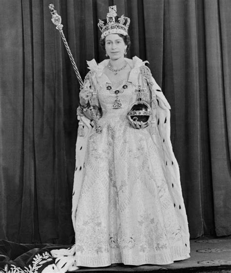 Queen Elizabeth II coronation oath in full - what did Queen swear to do on coronation day ...