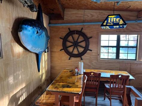 Singleton’s Seafood Shack reopens in Mayport