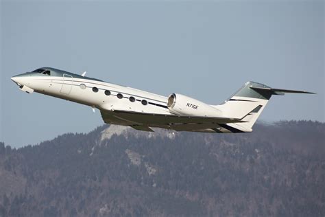 Gulfstream G450 - Price, Specs, Photo Gallery, History - Aero Corner