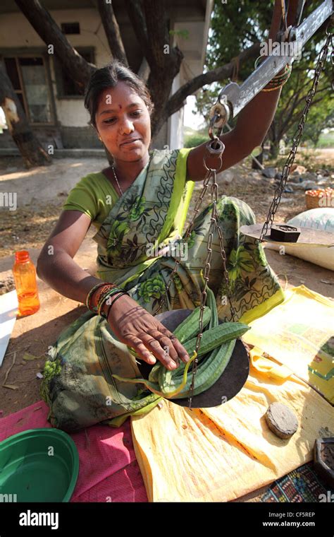 Vegetable seller at the market Andhra Pradesh South India Stock Photo - Alamy