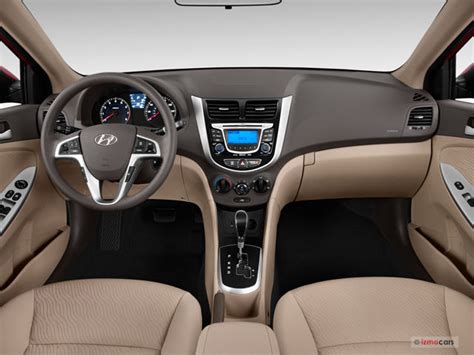 Top 31+ imagen hyundai accent hatchback interior – Thcshoanghoatham ...