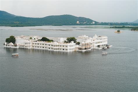 The Ultimate Travel Guide - Jaipur to Udaipur | Veena World