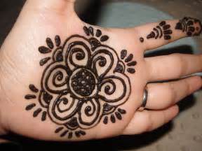 20 Beautiful and Easy Mehndi Designs 2018 - Mehndi - Crayon