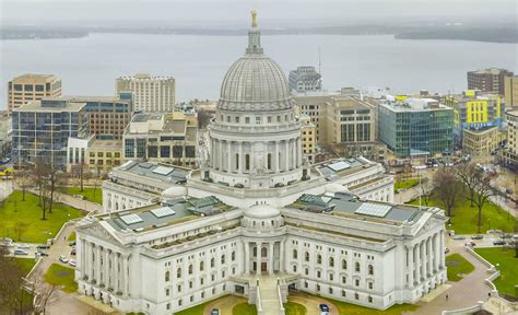 Wisconsin State Capitol Building - Nieman Roofing Co., Inc.