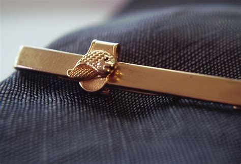 How To Use A Tie Clip - The Stylish Necktie Accessory