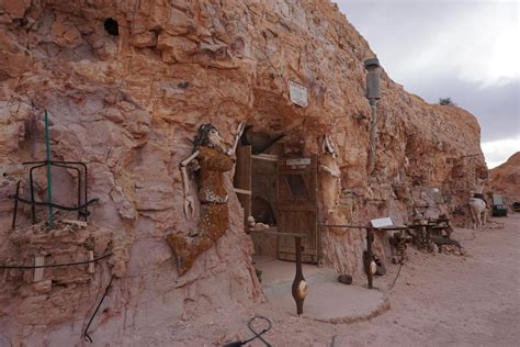 The strange underground homes in the middle of the Australian desert - CNET