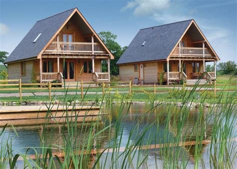 Luxury Cotswold Lodges with Hot Tubs - Luxury Lodge Stays