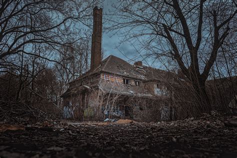 Tips On Photographing Abandoned Buildings to Try Today