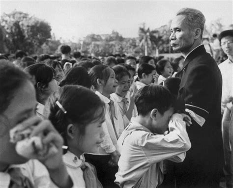 HO CHI MINH-FUNERAL 1969 | A child cries near Vietnamese Pri… | Flickr