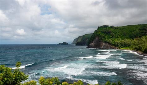 Pololu Valley Beach in Big Island - Hawaiian Planner