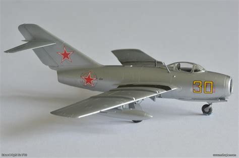 Eduard Mig-15 1/72 scale model kit. Photographs.