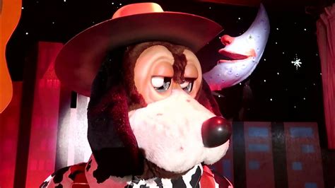 Chuck E Cheese Jasper Animatronic Malfunctioning - YouTube