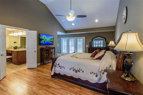 Dynamic Master Suite, Sunroom and Garage in Marietta