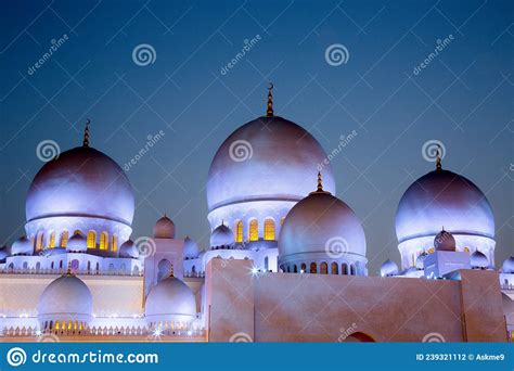 Grand Mosque, Abu Dhabi, UAE at Night Editorial Photography - Image of ...