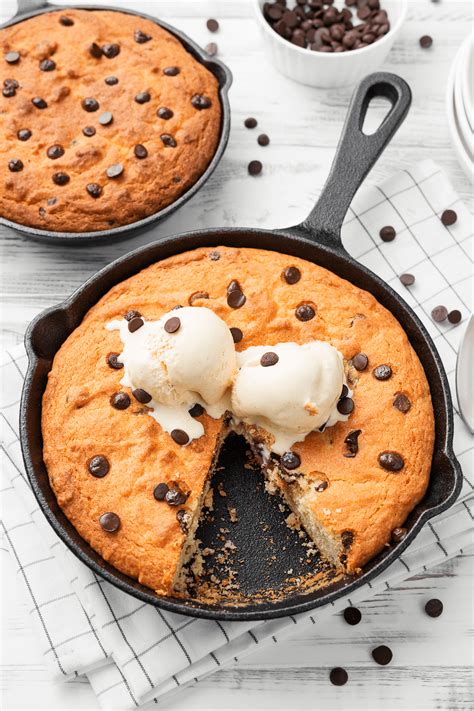 30 Best Cast Iron Skillet Desserts - Insanely Good