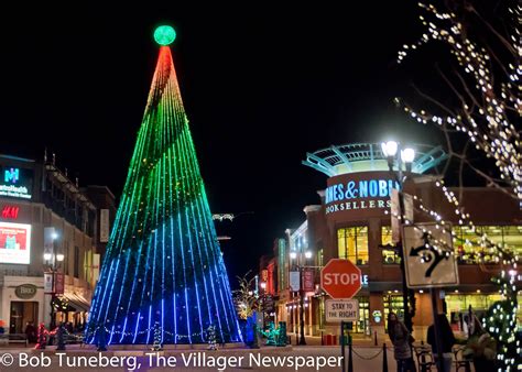 Crocker Park Celebrates the Season - The Villager Newspaper Online