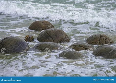 Moeraki Boulders at Koekohe Beach Stock Photo - Image of septarian, beach: 217569776