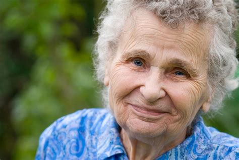 elderly-woman-smiling - Deprescribing.org