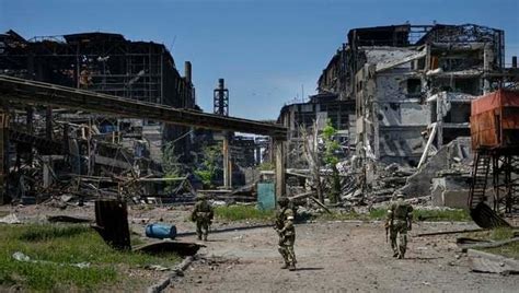 Heavy fighting in Kherson after Ukrainian troops launch counter-offensive