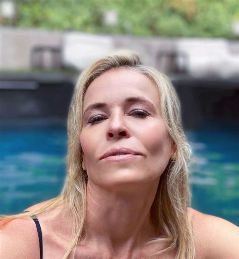 LOL! Chelsea Handler Recreates Martha Stewart’s Sultry 'Thirst Trap ...