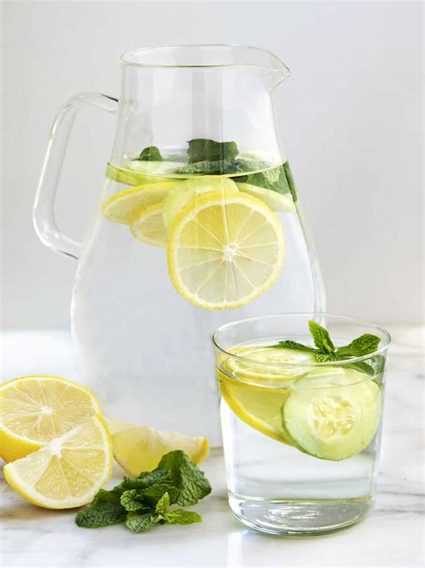 Cucumber Lemon Mint Water - Pinch and Swirl