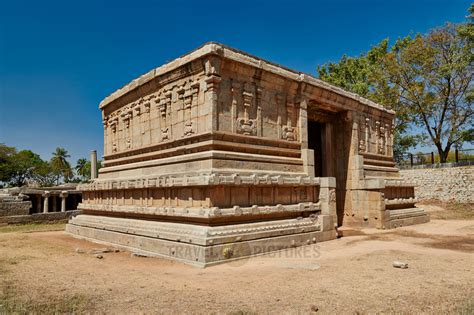 travel4pictures | Underground Shiva Temple, Hampi 02-2019