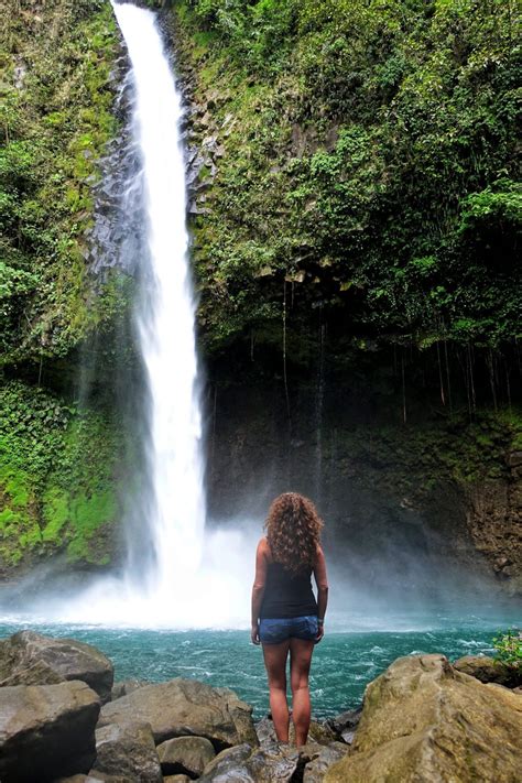 LA FORTUNA: WATERFALL HIKE, TOUCANS AND A HOT RIVER - TravelTheWorldPages