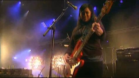 Pixies - 26/26 - Gigantic and Credits - Sell Out Reunion Tour 2004 - YouTube