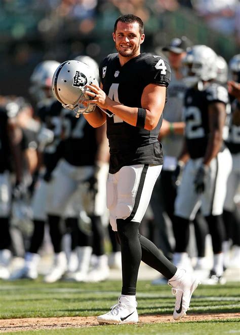 NFL greats praise Raiders' Derek Carr