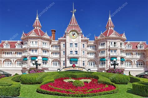 Entrance in Disneyland Paris – Stock Editorial Photo © razvanphoto #9176743