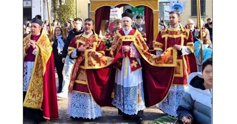 Ambrosian Rite Vestments with the "Cappino" by Sacra Domus Aurea ...